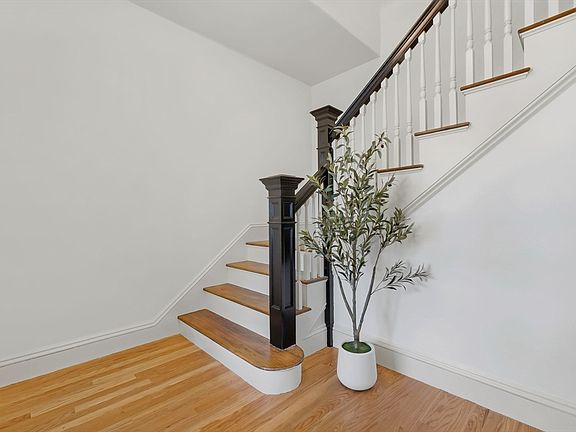 3rd image of 32 Ocean St