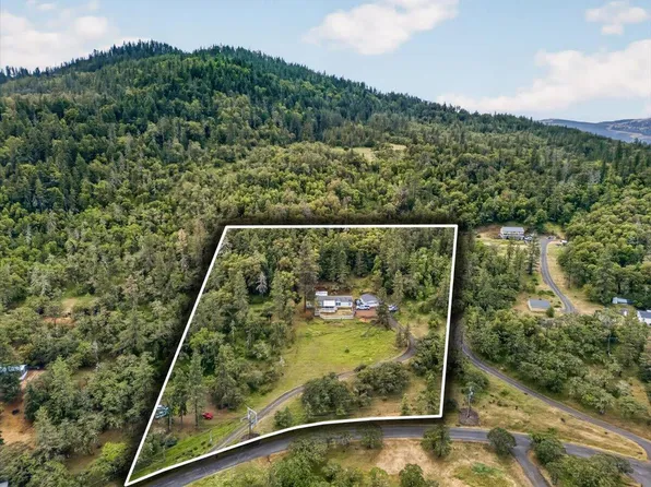 483 Wren Ridge Dr, Eagle Point, OR 97524