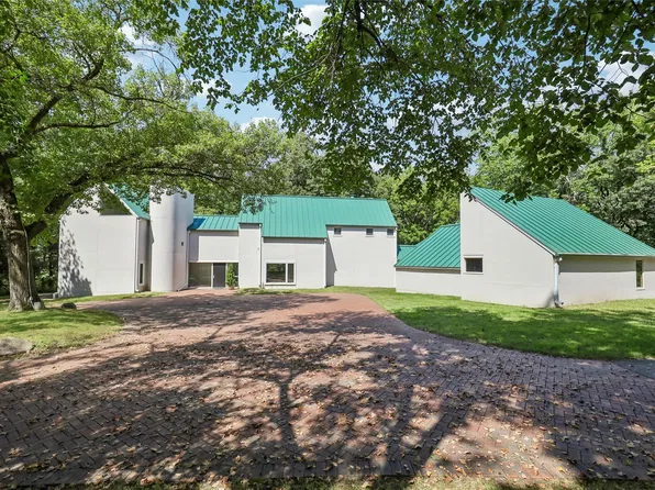 1245 SE Browns Woods Dr, West Des Moines, IA 50265
