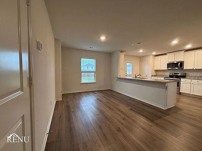 132 Stratton Ln — Photo 8