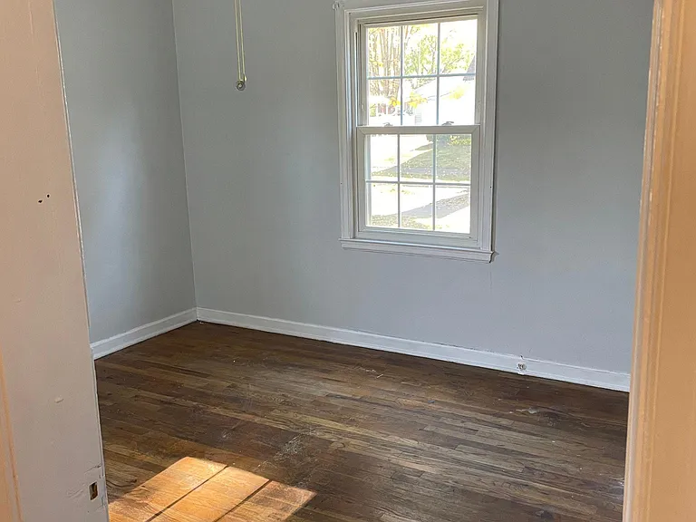 261 Mission Dr — Photo 6