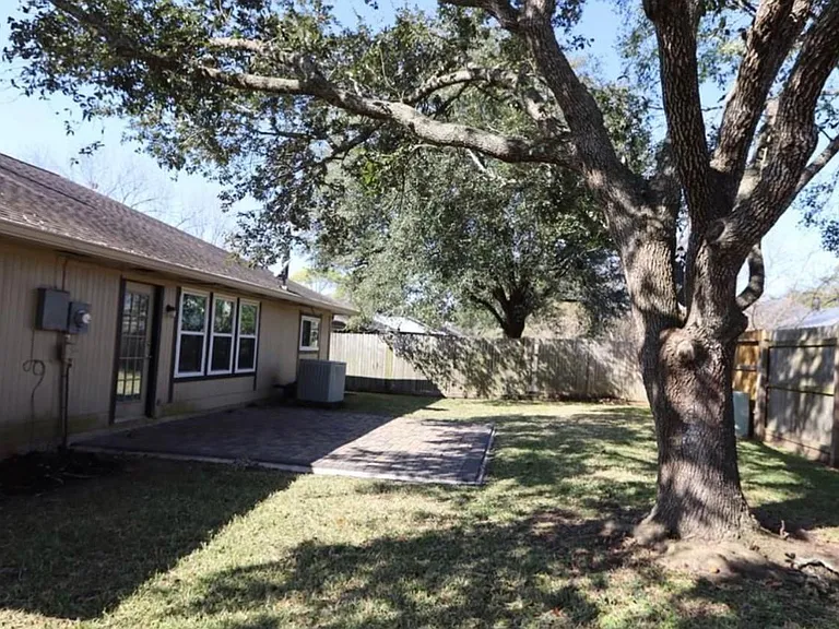 15815 Pilgrim Hall Dr — Photo 10