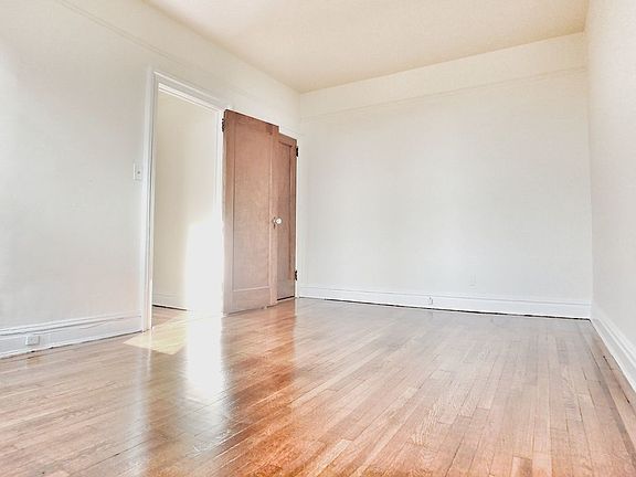 5th image of 30-83 29th St #D2