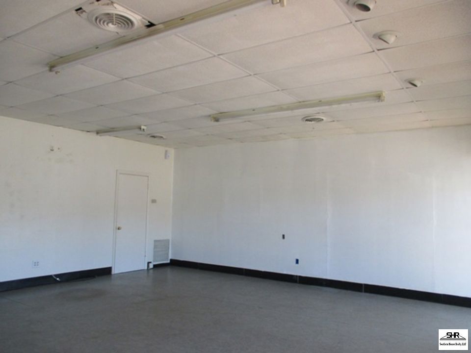 Building Photo 3