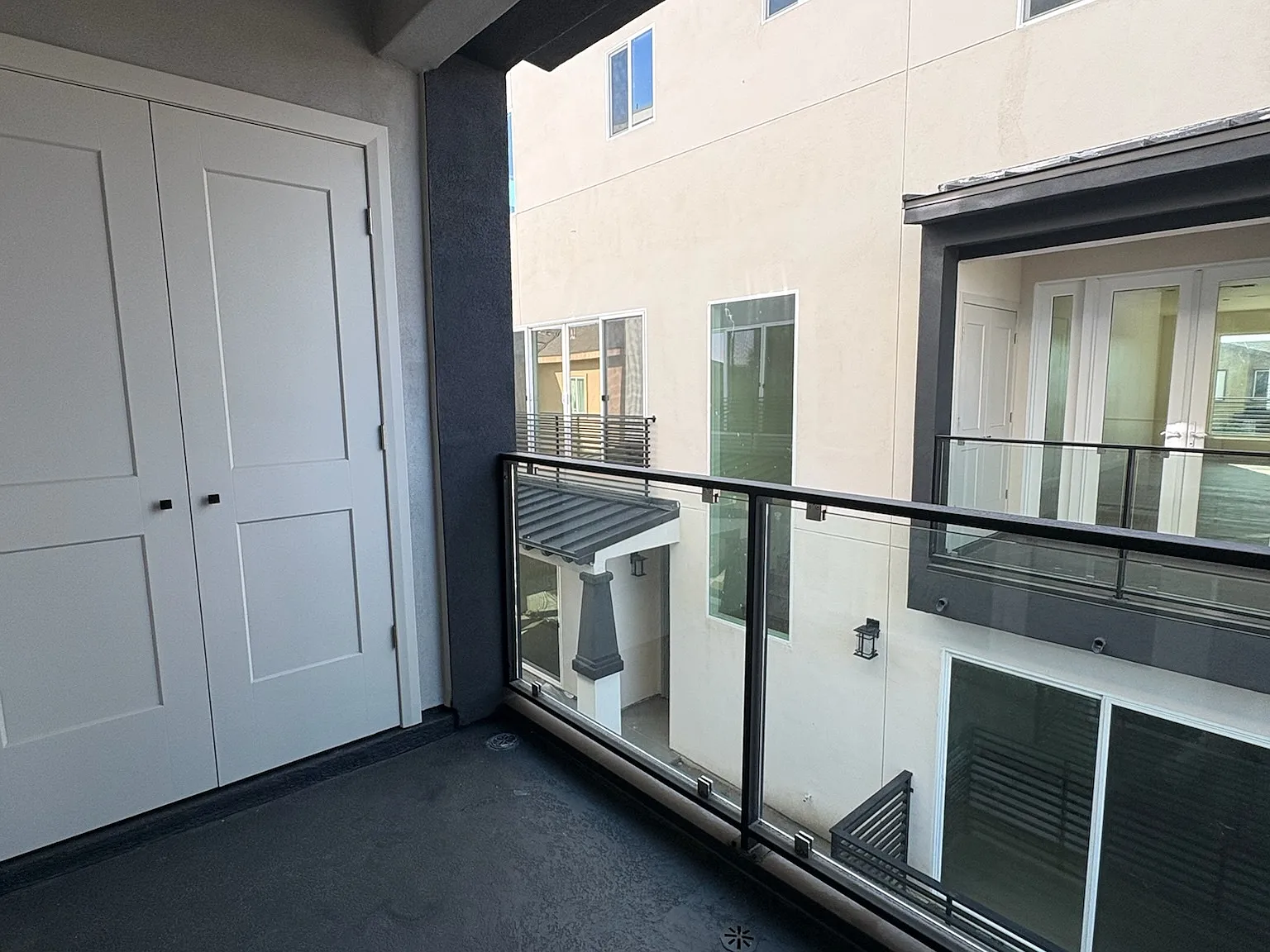 3 bed, 3.5 bath, 1564 sqft, $4,300 — Photo 3