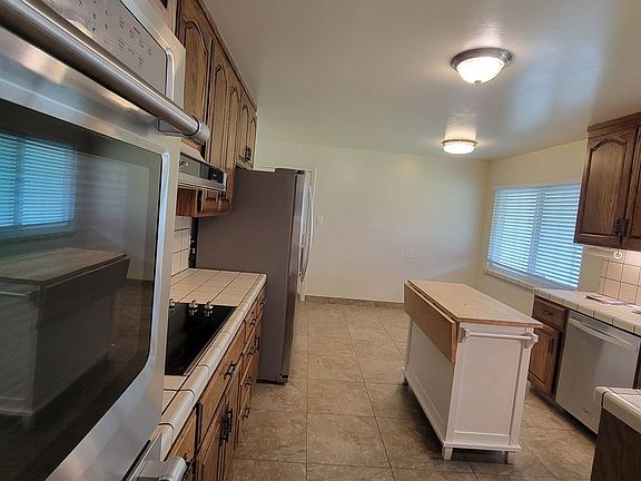 4th image of 2535 Hampton Ave