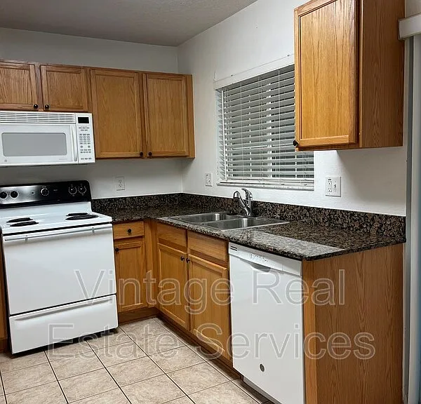 10806 Brickside Ct — Photo 7
