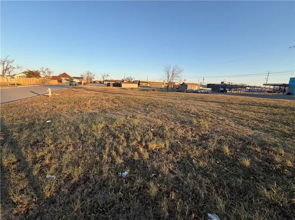 W Chestnut St #A, Rogers, AR 72756