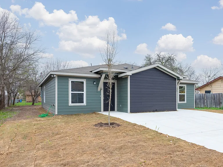 1143 Magnolia St #A — Photo 2
