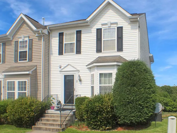 2 Litchfield Ln W, Martinsburg, WV 25405