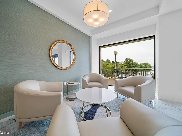 501 Slaters Ln #902 — Photo 3