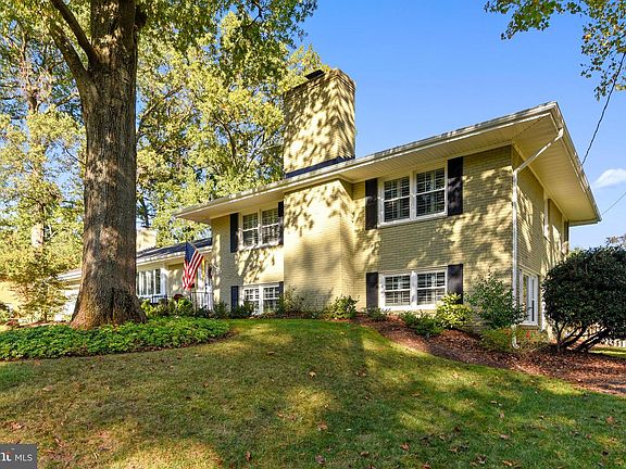 5th image of 7413 Admiral Dr