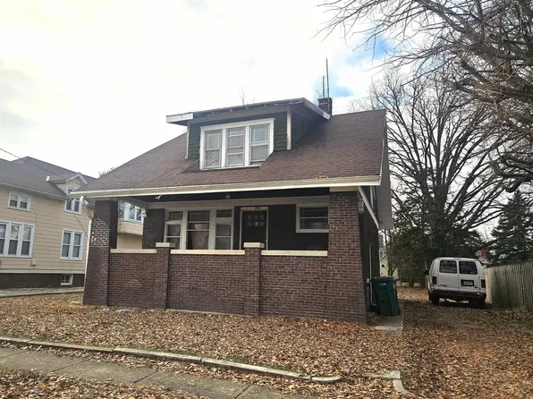 712 Beecher Ave, Galesburg, IL 61401