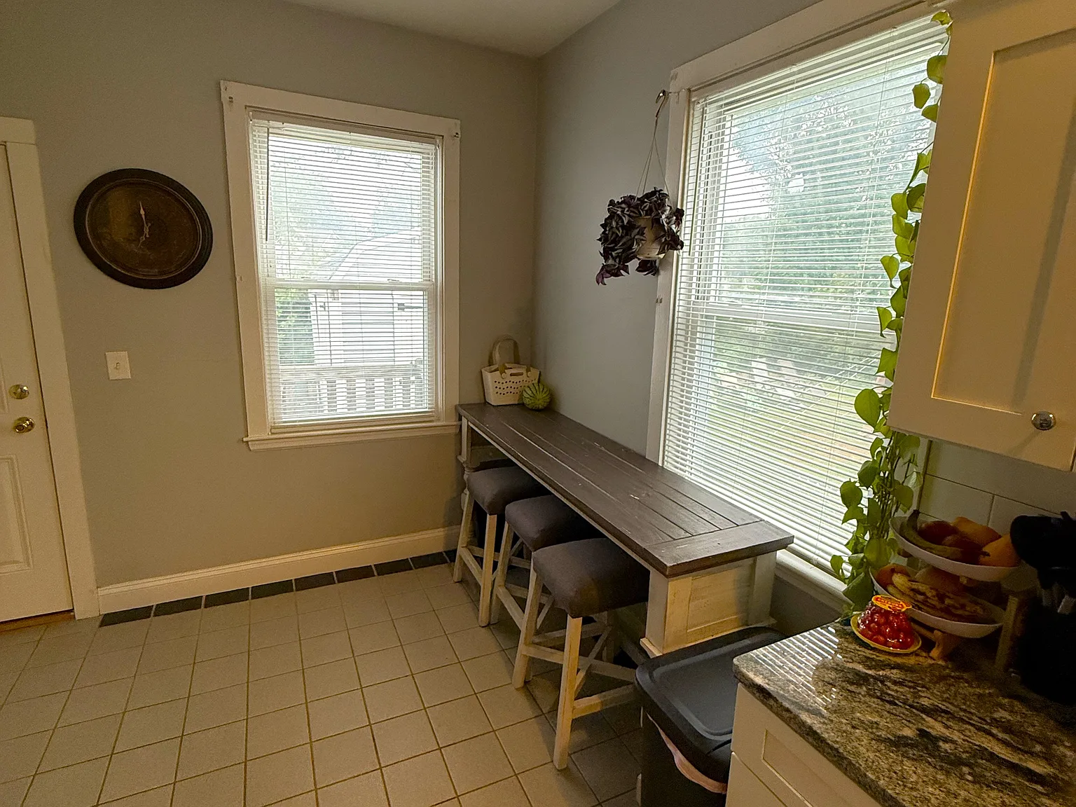 3 bed, 1000 sqft, $2,600 — Photo 3