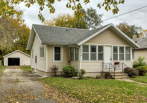 2618 E Grand Ave Photo 1