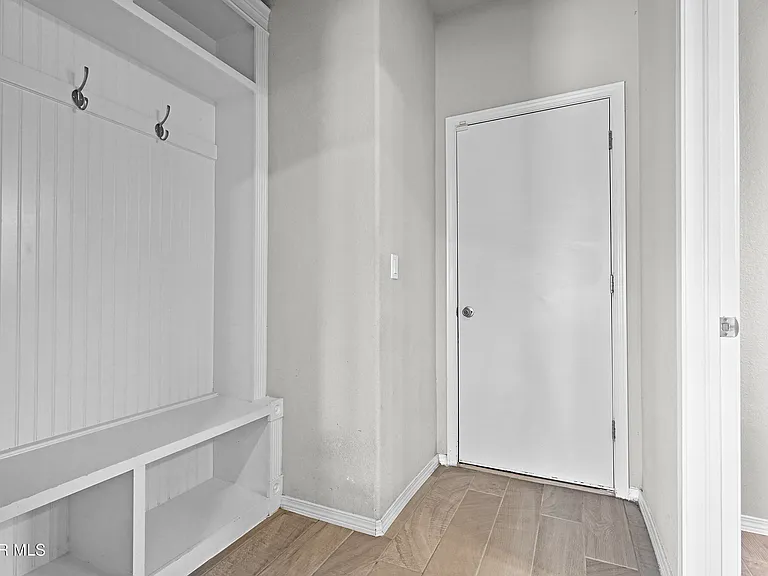 956 Clapham St — Photo 30
