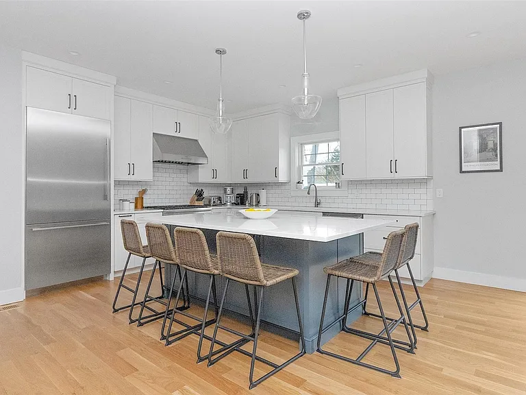 75 Clearview Ave — Photo 6