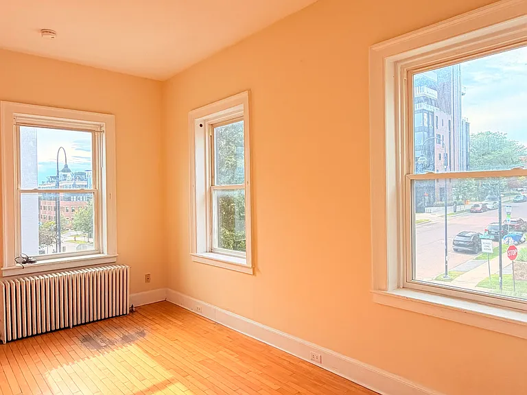 111 College St #4C — Photo 1
