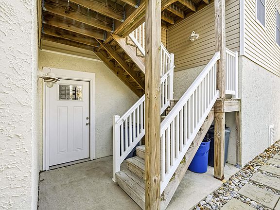 4th image of 4218 Hudson Ave #200