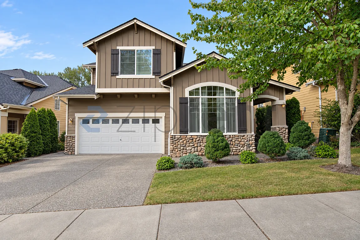 5 bed, 2.5 bath, 3130 sqft, $3,800 — Photo 1