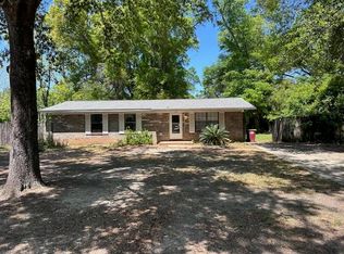 592 E Robinson Ave, Crestview, FL 32539