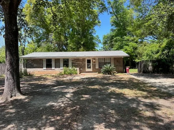 592 E Robinson Ave, Crestview, FL 32539