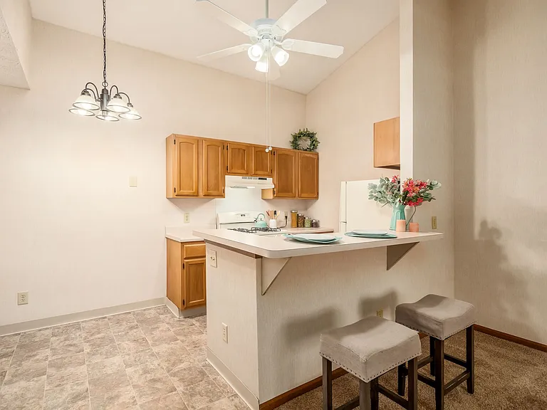 2404 Royal Meadow Ln — Photo 2