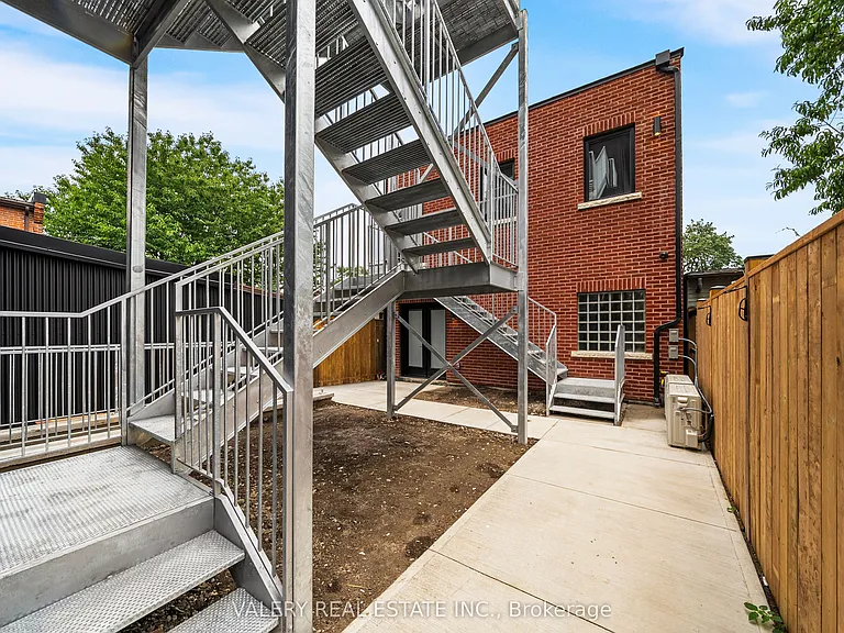131 Dovercourt Rd #LANEWAY MAIN — Photo 12