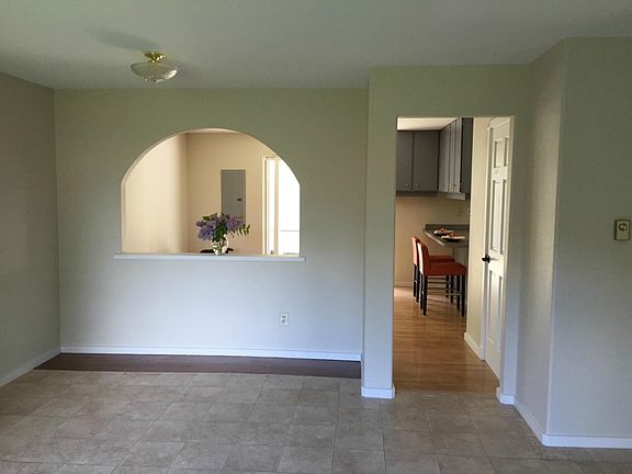 5th image of 17050 Northup Way APT 9
