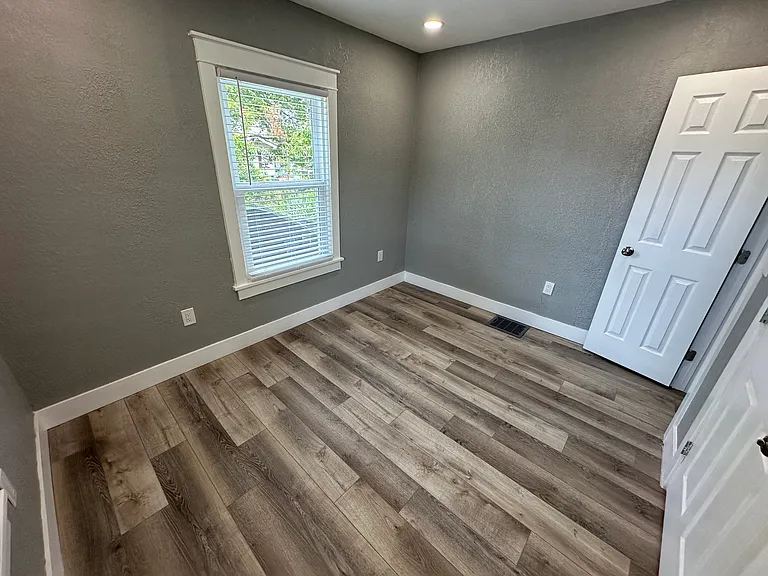 826 E 21st Ave #1 — Photo 9