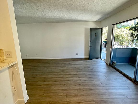 3rd image of 7160 De Longpre Ave APT 4