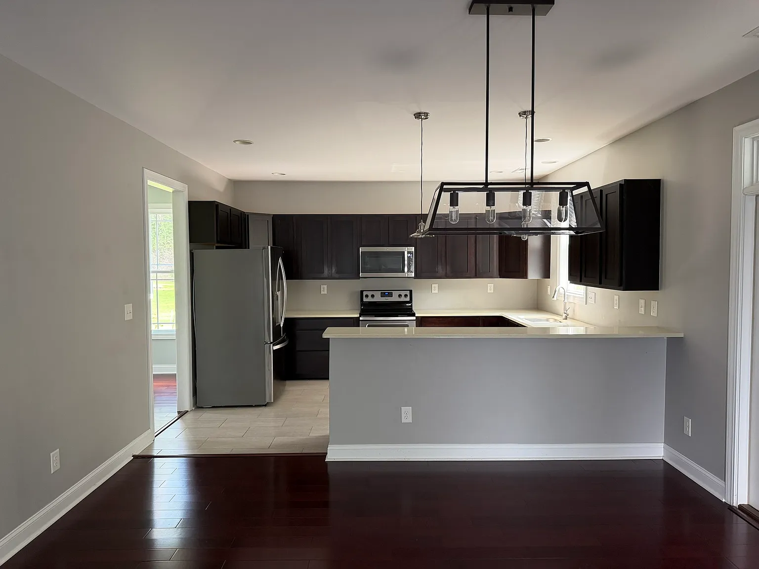 3 bed, 2044 sqft, $2,495 — Photo 4