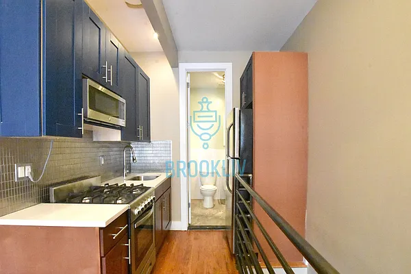 Rented by null | media 32