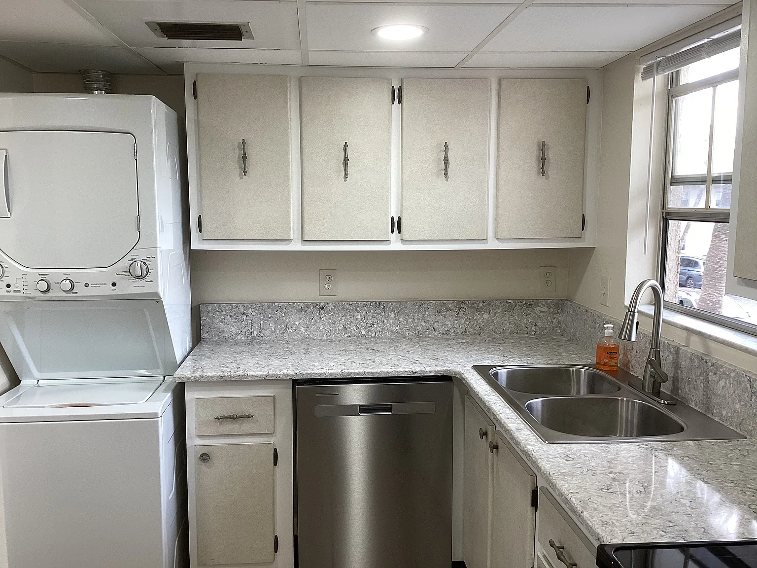 1 bed, 1.5 bath, 745 sqft, $1,375 — Photo 3