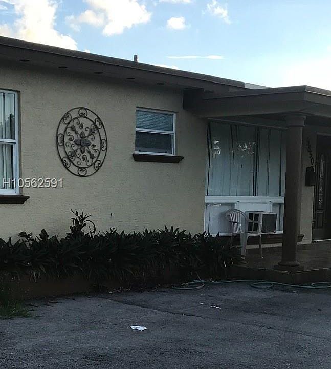 1st image of 5850 Sheridan St #0