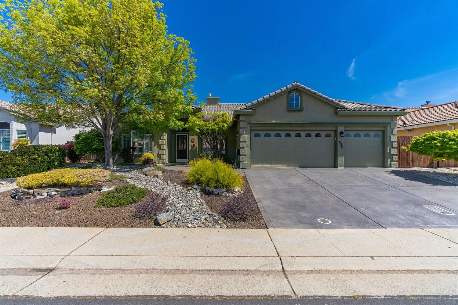 620 Fairway Dr photo 1