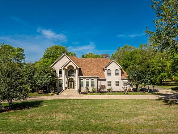 2nd image of 6 Shady Grove Ln