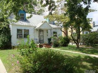 14418 256th St, Rosedale, NY 11422