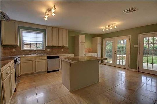 2nd image of 305 Harvest Dr