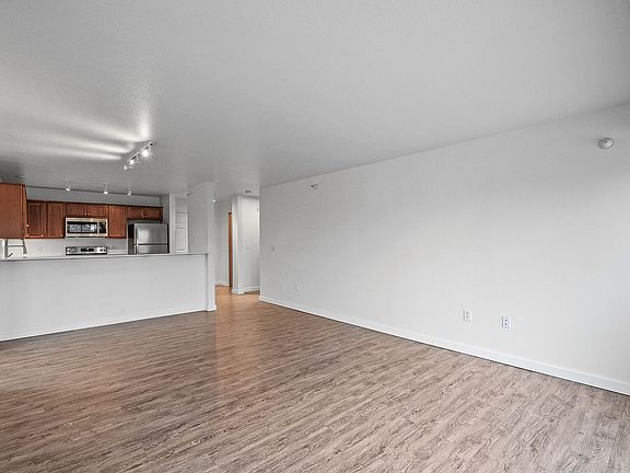 3rd image of 500 W Franklin Ave APT 205