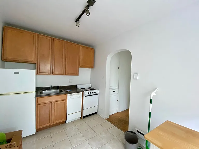 2146 N Dayton St #302 — Photo 6