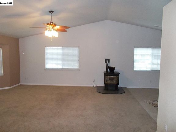 5th image of 925 Pearl Cir