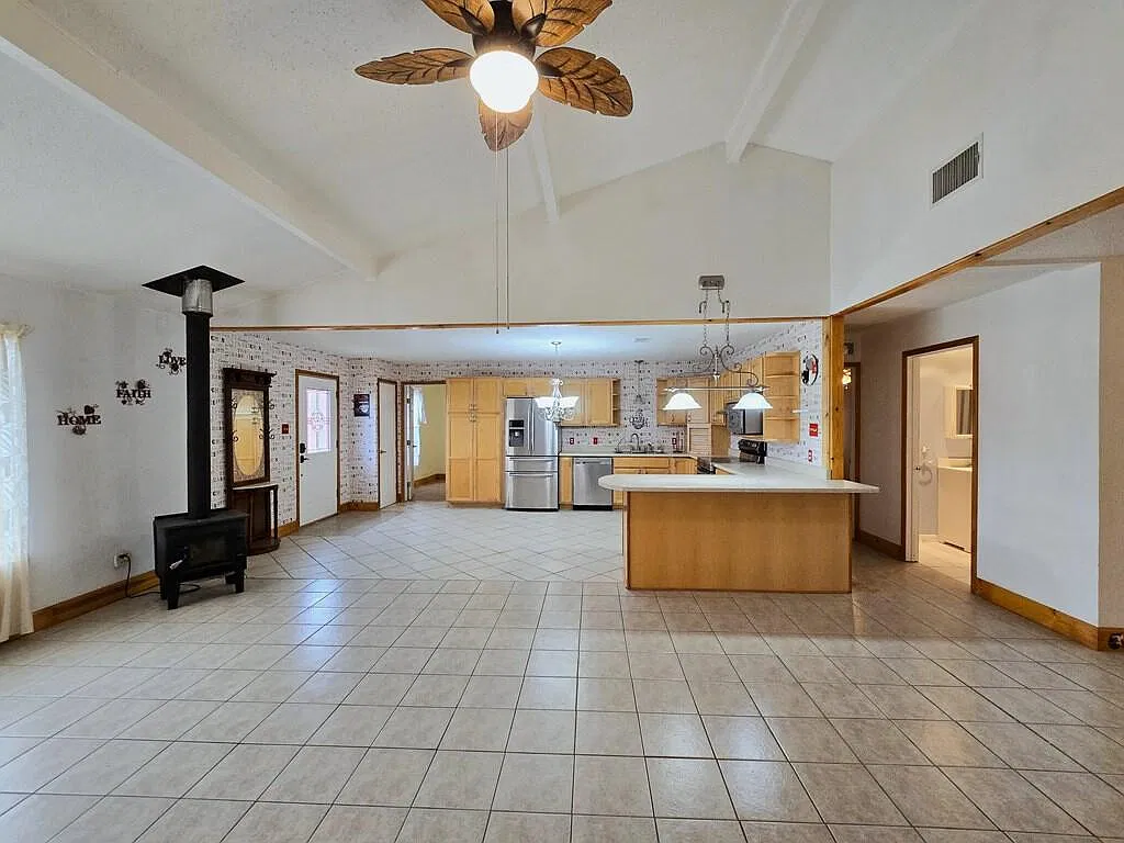 2 bed, 2.0 bath, 2368 sqft, $2,500 — Photo 3
