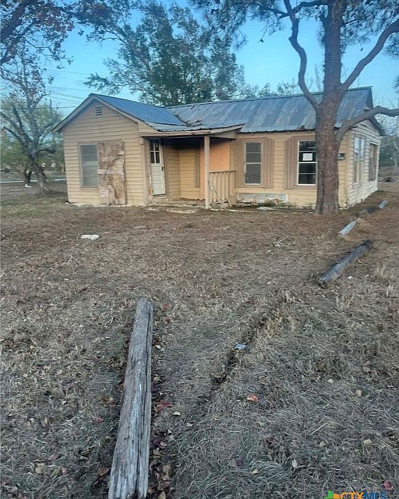 1st image of 409 Dahlman St