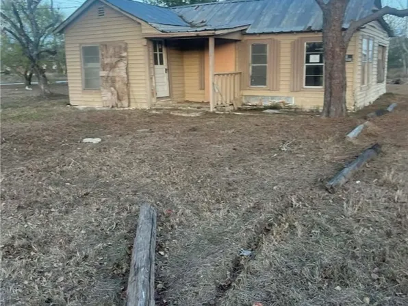 409 Dahlman St, Cuero, TX 77954