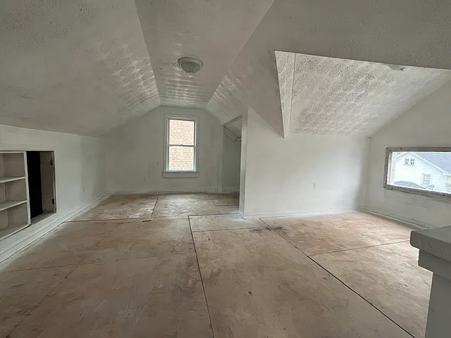 821 Bay St — Photo 16