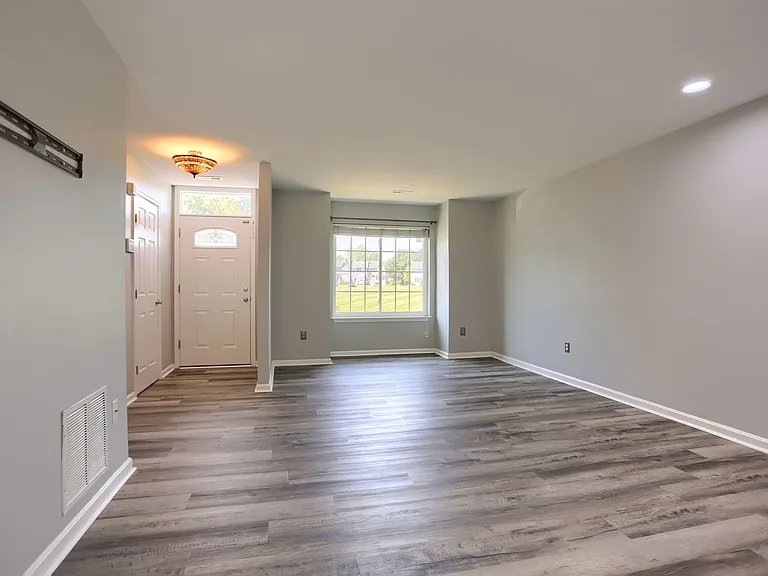 618 Milford Ct — Photo 17