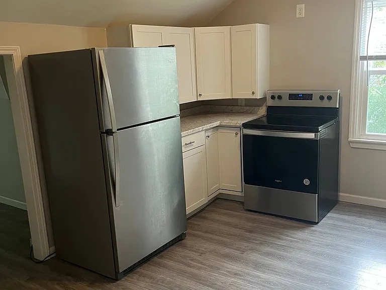 124 7th Ave - B — Photo 4
