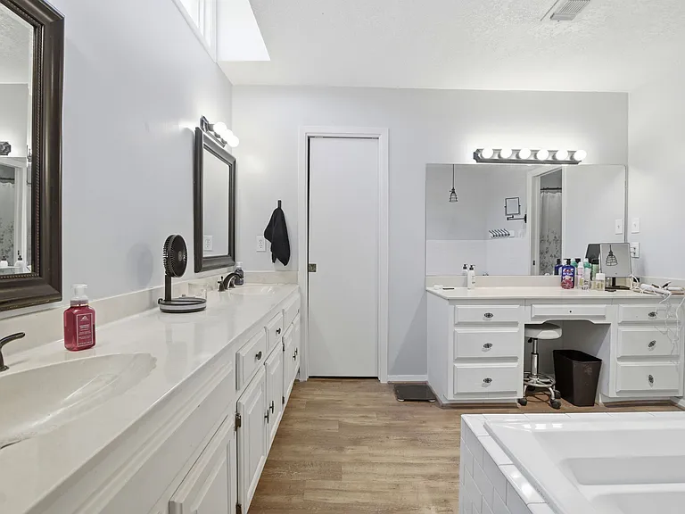 701 Oakland Hills Ln — Photo 13