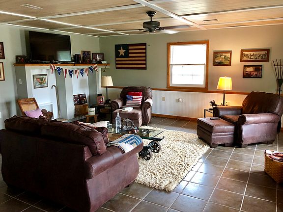 2nd image of 200 Lakeview Dr